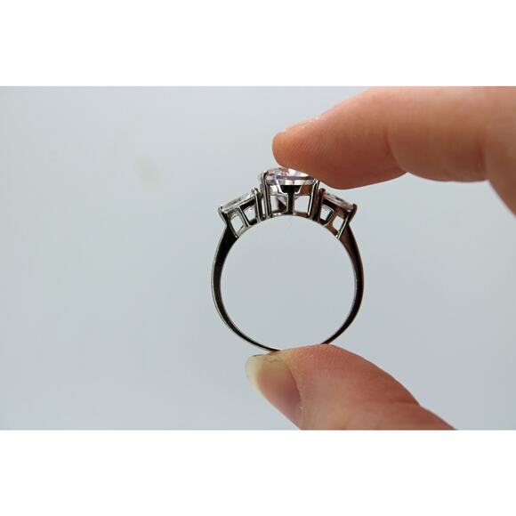 Sterling Silver Pear Cut Cubic Zirconia Ring - Picture 3 of 6